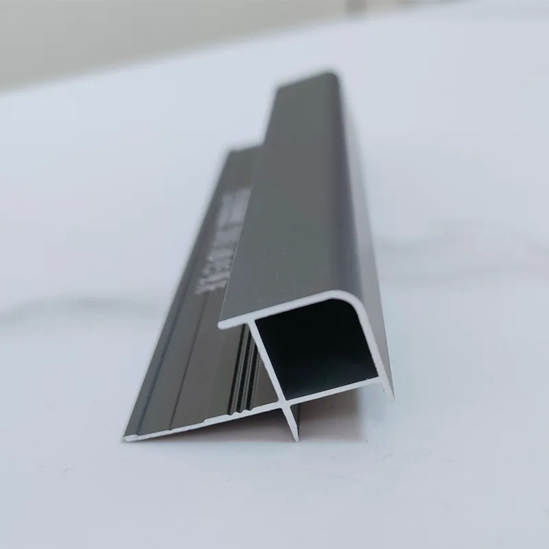 Garniture de coin externe carrée